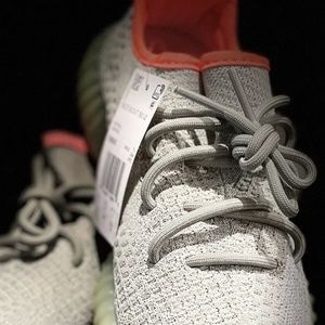 Yeezy Boost 350 V2 FX9035 71/2 men's size NWT Authentication Guarenteed